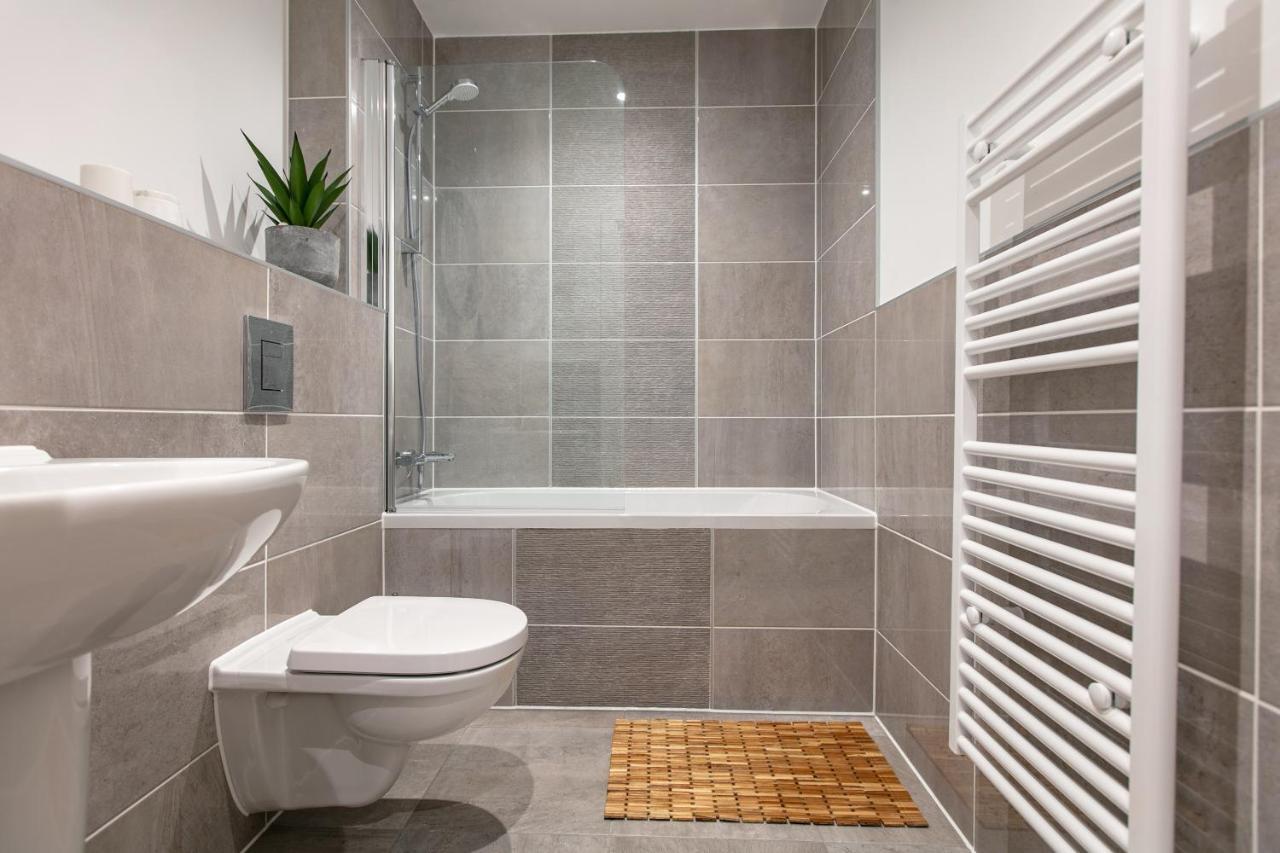 City Centre - Free Parking - Stylish 2 Bedroom Apartment Bristol Exterior foto