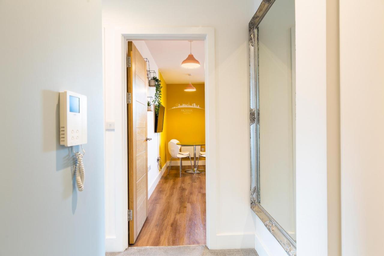City Centre - Free Parking - Stylish 2 Bedroom Apartment Bristol Exterior foto